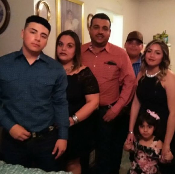 Meet your Posher, Carlos a. - Picture 1 of 1